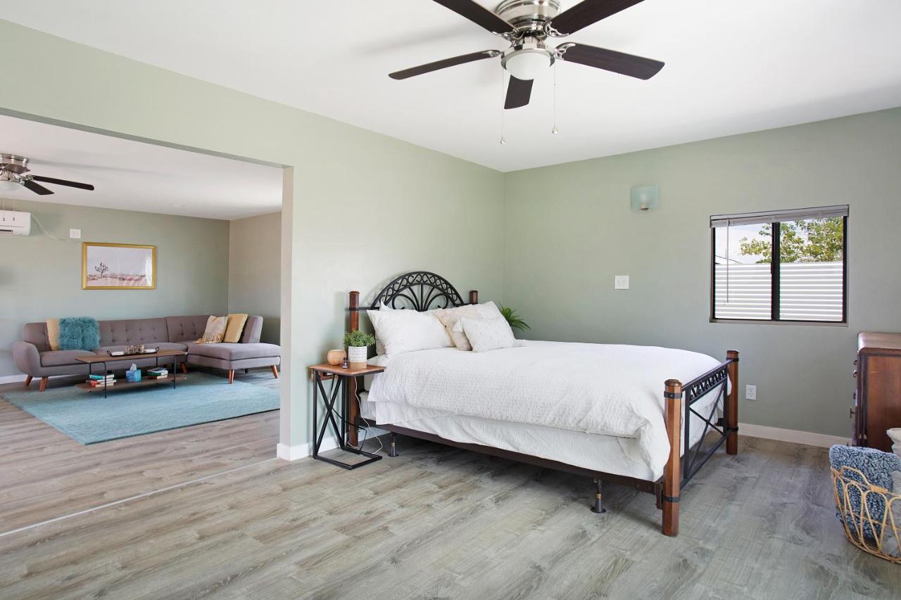 Sapphire Haven + Casita! Pool + Spa + Movie Theatre + 10 Min To Monument! Joshua Tree Exterior photo