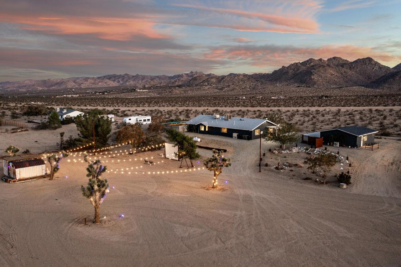 Sapphire Haven + Casita! Pool + Spa + Movie Theatre + 10 Min To Monument! Joshua Tree Exterior photo