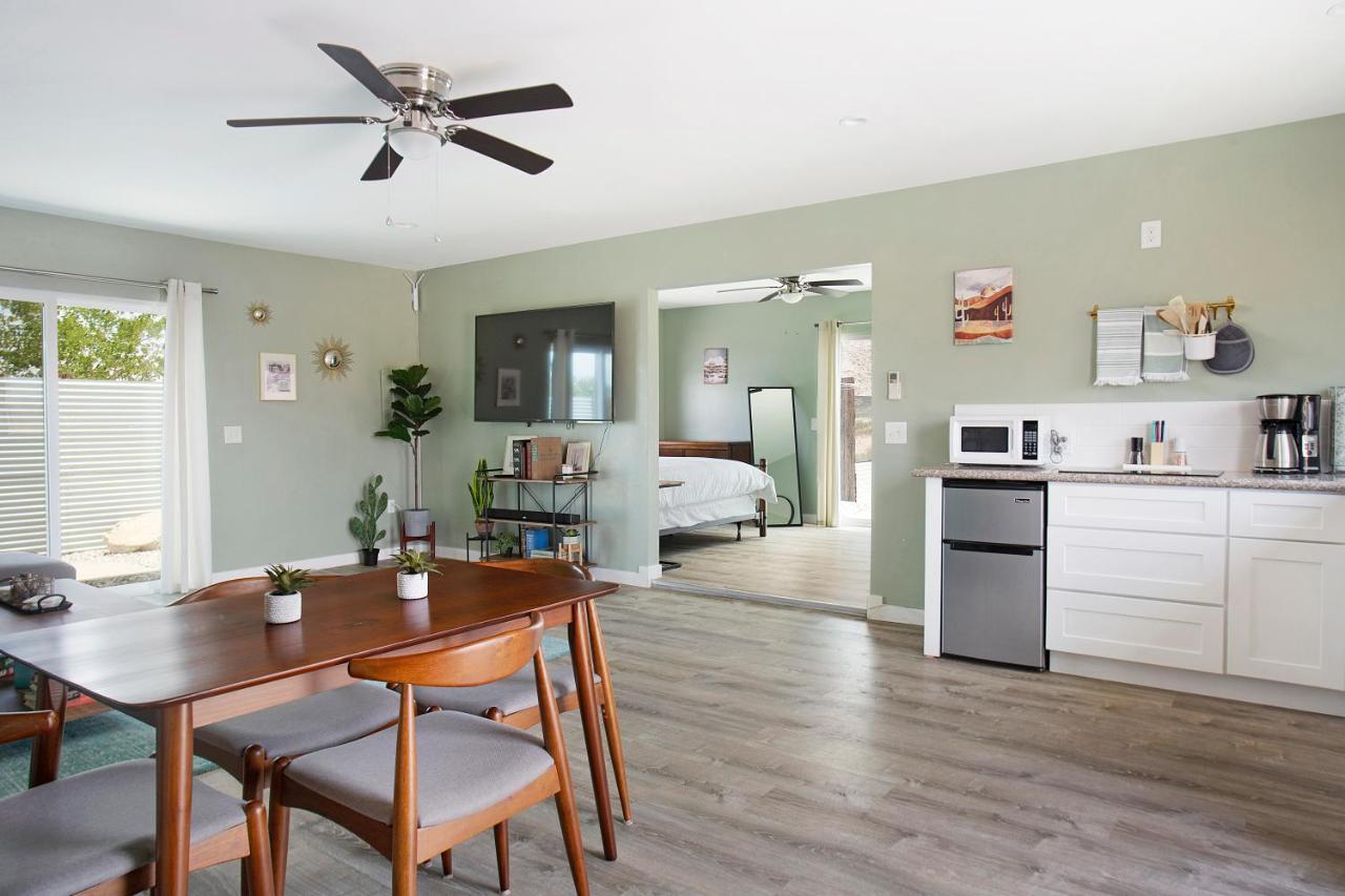 Sapphire Haven + Casita! Pool + Spa + Movie Theatre + 10 Min To Monument! Joshua Tree Exterior photo