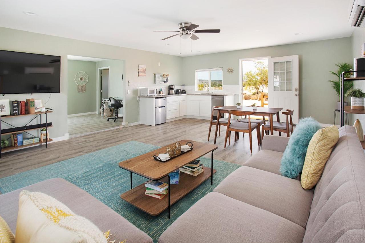 Sapphire Haven + Casita! Pool + Spa + Movie Theatre + 10 Min To Monument! Joshua Tree Exterior photo
